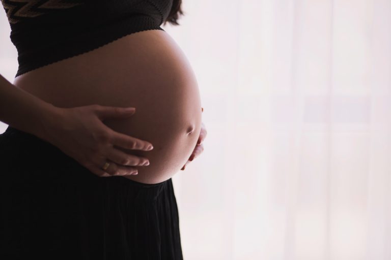 Stosowanie CBD w ciąży – czy to bezpieczne?